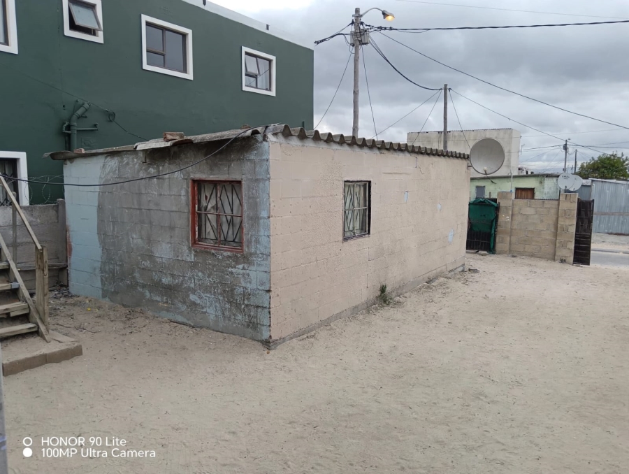 6 Bedroom Property for Sale in Mfuleni Western Cape